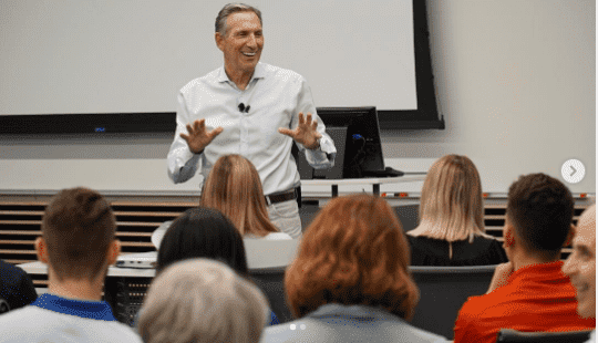 Speaking to students at the University of Arizona Source: instagram.com/howard.schultz