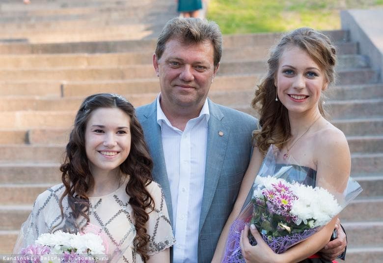 Photo: Mayor Klein with her daughters