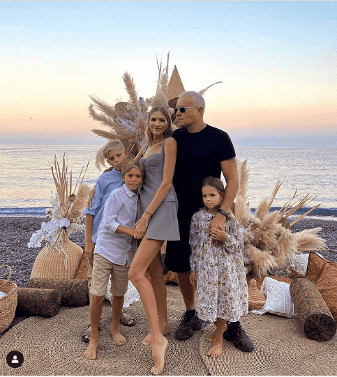 The Lebedev family on vacation.  Source: instagram.com/lenaperminova